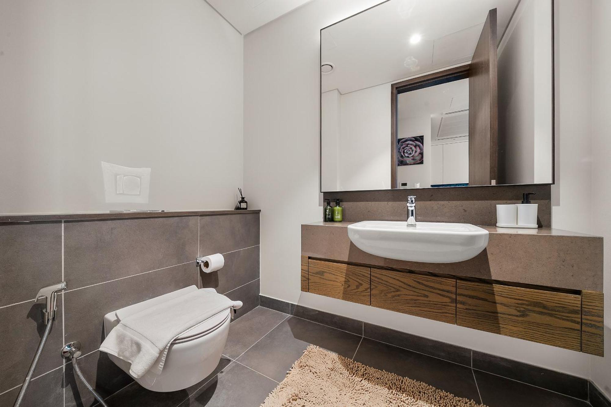 Vayk - Elegant 1 Bd With Scenic Marina Views Apartment