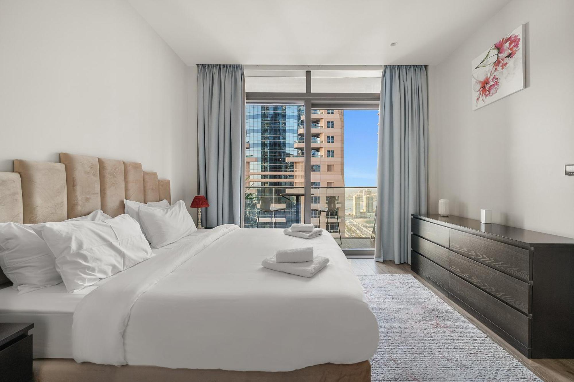 Vayk - Elegant 1 Bd With Scenic Marina Views
