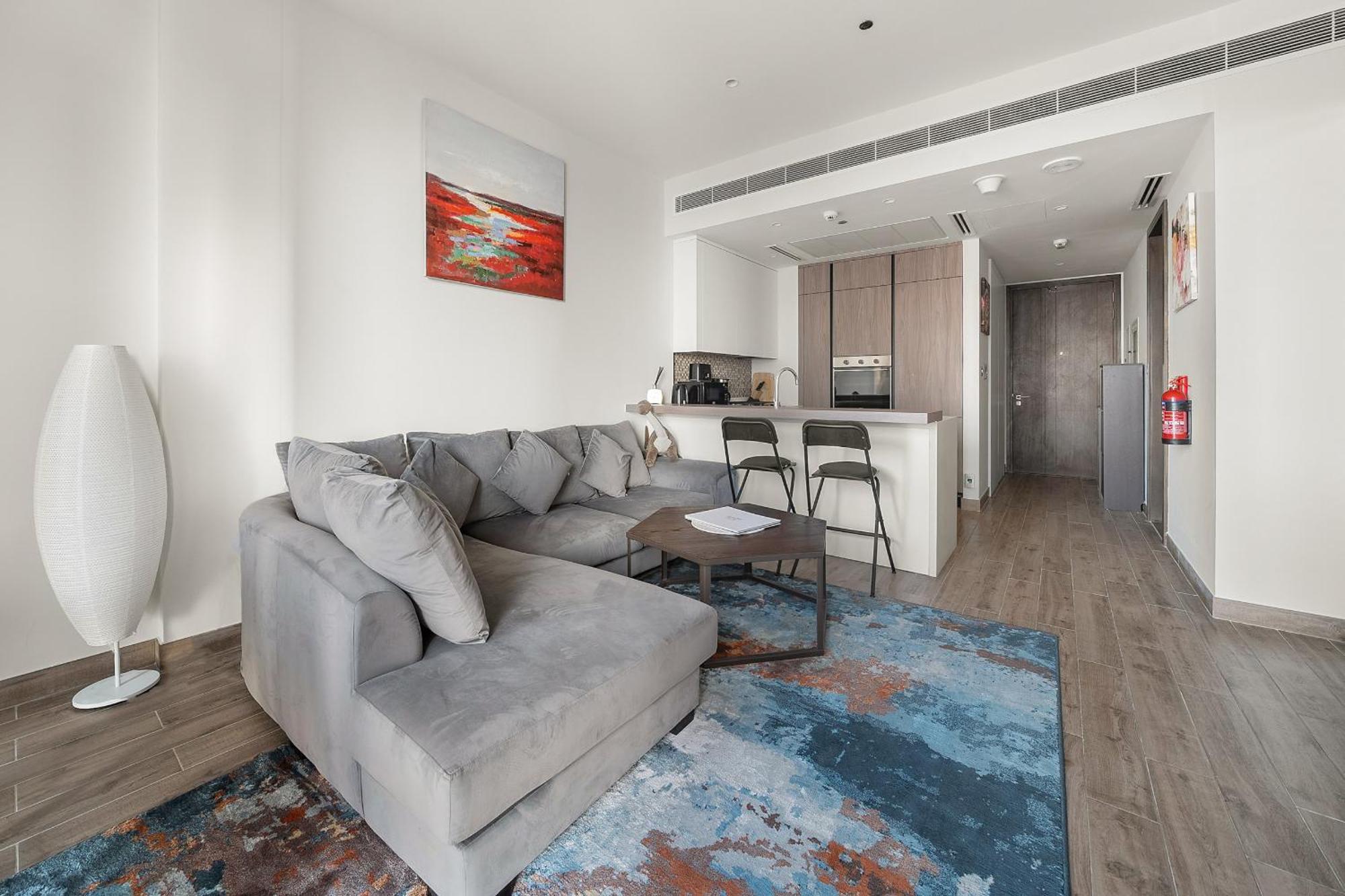 Apartment Vayk - Elegant 1 Bd With Scenic Marina Views *