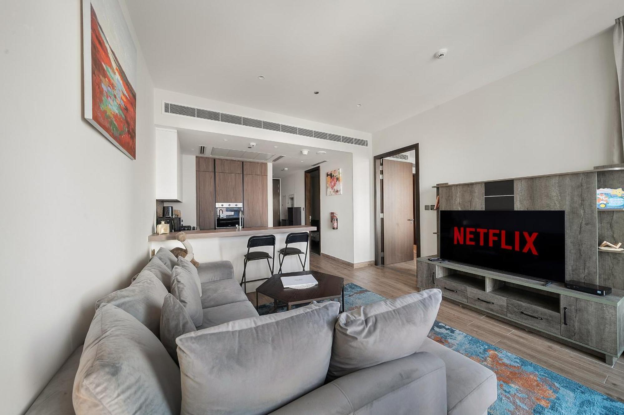 Vayk - Elegant 1 Bd With Scenic Marina Views Dubai