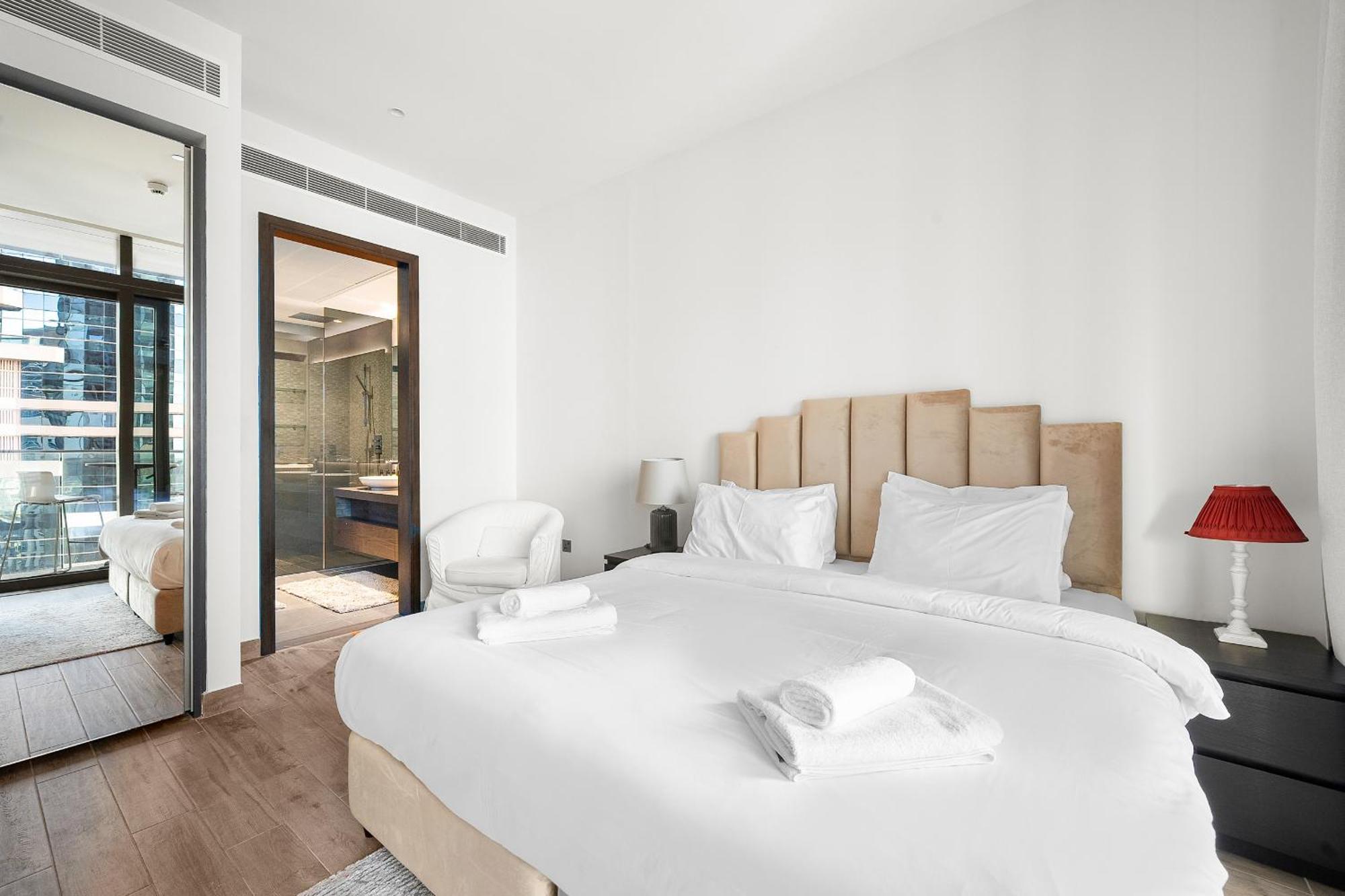 Vayk - Elegant 1 Bd With Scenic Marina Views Apartment *
