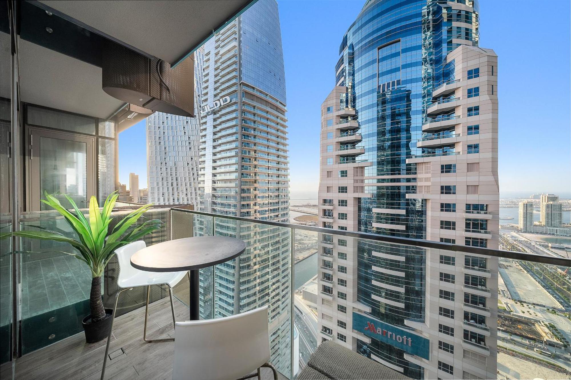 Vayk - Elegant 1 Bd With Scenic Marina Views *